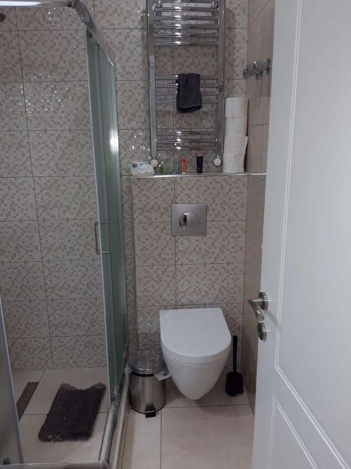 Renovated Apartment With Garden And Parking Space Peraía Buitenkant foto