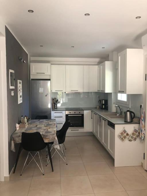 Renovated Apartment With Garden And Parking Space Peraía Buitenkant foto