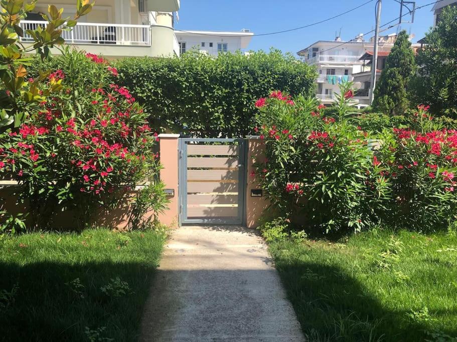 Renovated Apartment With Garden And Parking Space Peraía Buitenkant foto