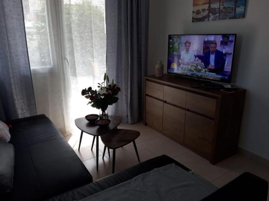 Renovated Apartment With Garden And Parking Space Peraía Buitenkant foto