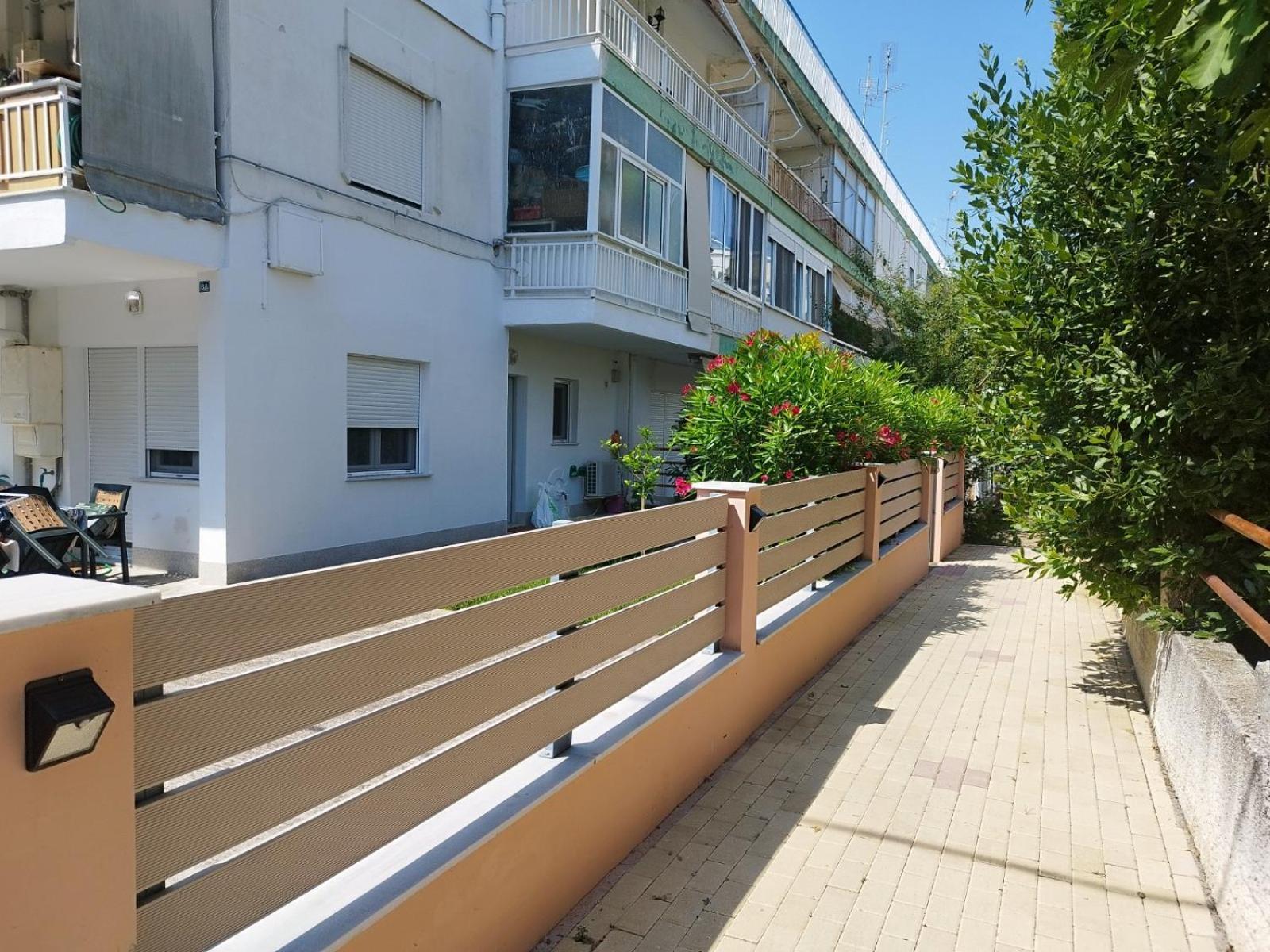 Renovated Apartment With Garden And Parking Space Peraía Buitenkant foto